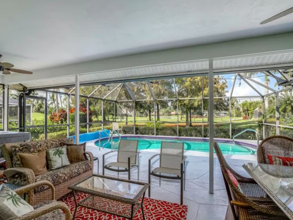 Three Bedroom Golf Course View Vacation Home in Naples