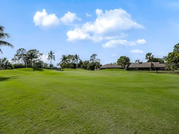 Three Bedroom Golf Course View Vacation Home in Naples