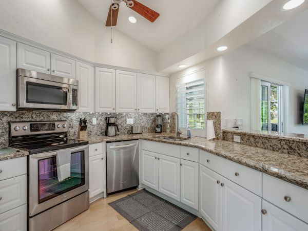 Three Bedroom Golf Course View Vacation Home in Naples