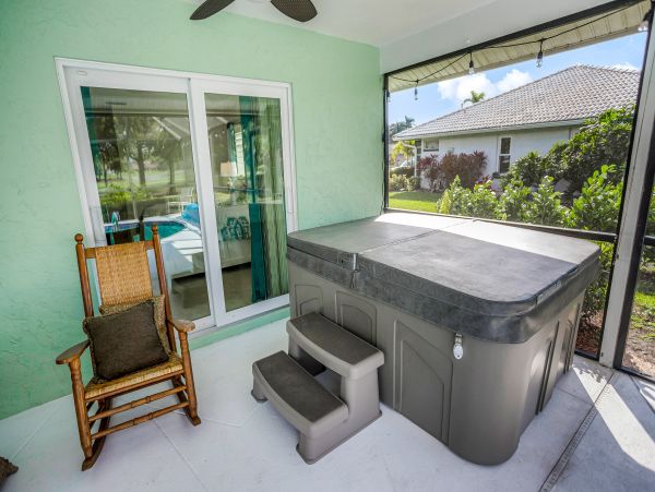 Three Bedroom Golf Course View Vacation Home in Naples