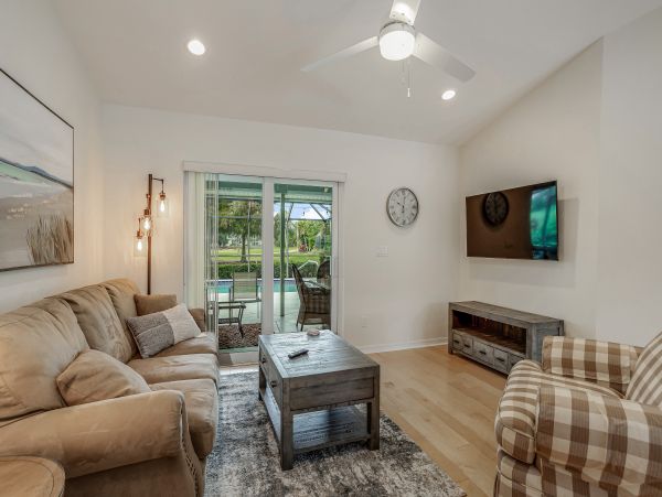 Three Bedroom Golf Course View Vacation Home in Naples