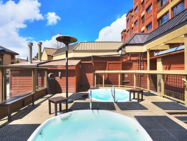 Fabulous Three Bedroom Suite in Breckenridge -Ski in Ski out