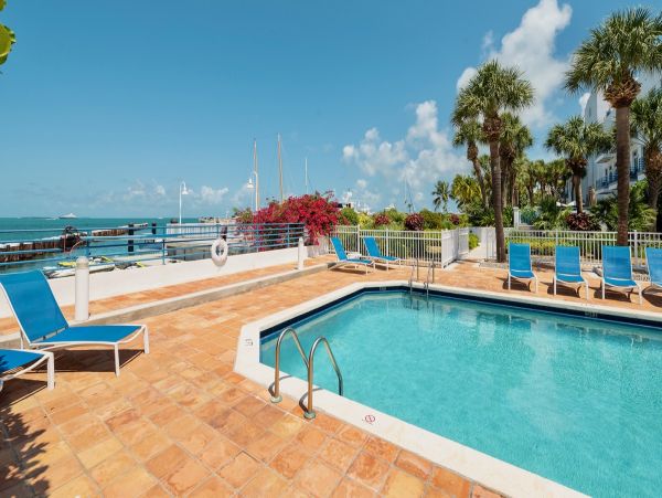 Key West Gorgeous Two Bedroom Vacation Condo Walk To Beach