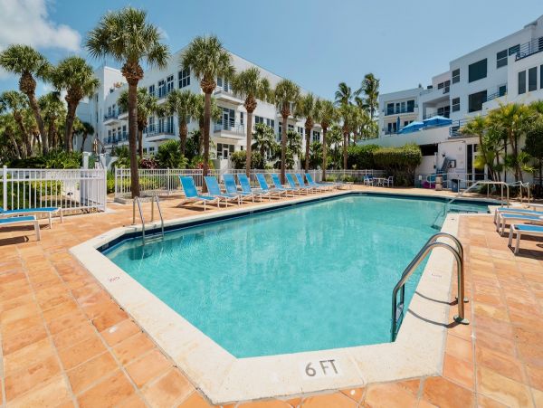 Key West Gorgeous Two Bedroom Vacation Condo Walk To Beach