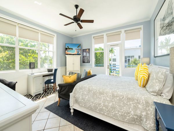 Key West Gorgeous Two Bedroom Vacation Condo Walk To Beach