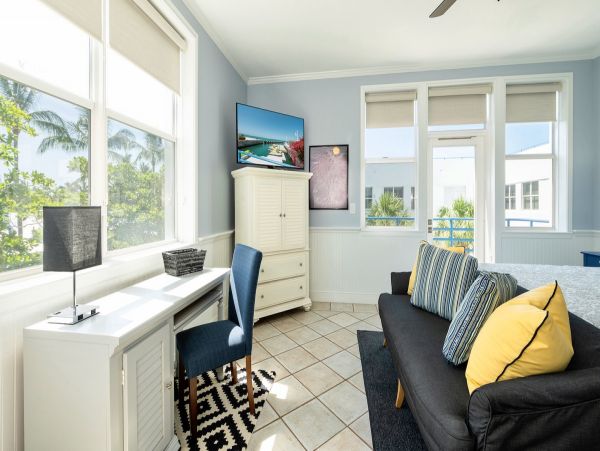 Key West Gorgeous Two Bedroom Vacation Condo Walk To Beach
