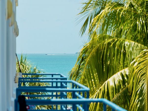 Key West Gorgeous Two Bedroom Vacation Condo Walk To Beach