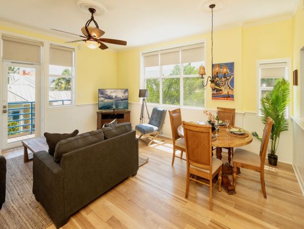 Key West Gorgeous Two Bedroom Vacation Condo Walk To Beach