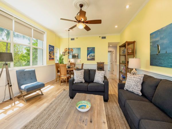 Key West Gorgeous Two Bedroom Vacation Condo Walk To Beach