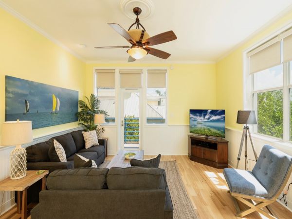 Key West Gorgeous Two Bedroom Vacation Condo Walk To Beach