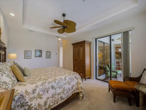 Lovely Private Vacation Home with Caged Pool in Siesta Key