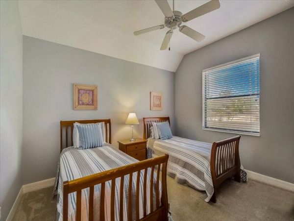 Lovely Private Vacation Home with Caged Pool in Siesta Key