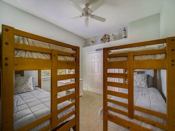 Lovely Private Vacation Home with Caged Pool in Siesta Key