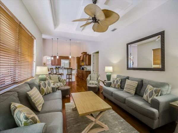 Lovely Private Vacation Home with Caged Pool in Siesta Key