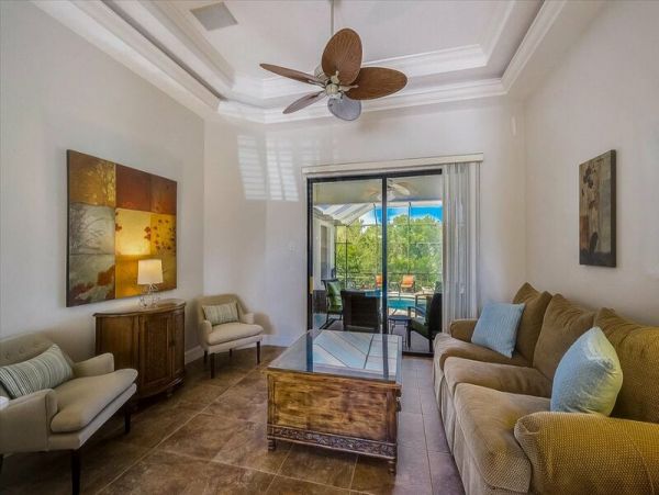 Lovely Private Vacation Home with Caged Pool in Siesta Key