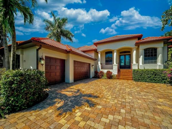 Lovely Private Vacation Home with Caged Pool in Siesta Key