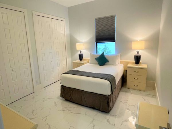 Luxury Four Bedroom Canal Front Vacation Home in Cape Coral