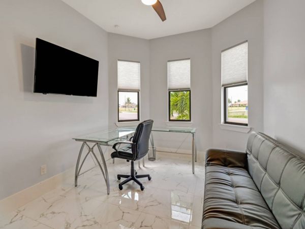 Luxury Four Bedroom Canal Front Vacation Home in Cape Coral