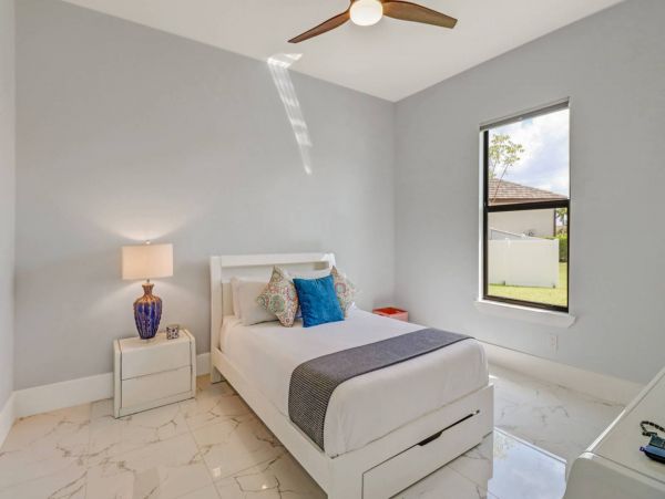 Luxury Four Bedroom Canal Front Vacation Home in Cape Coral