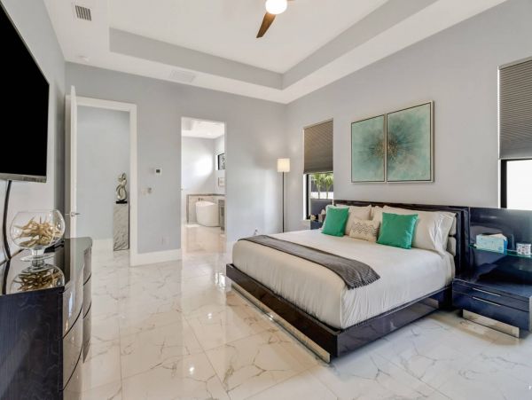 Luxury Four Bedroom Canal Front Vacation Home in Cape Coral