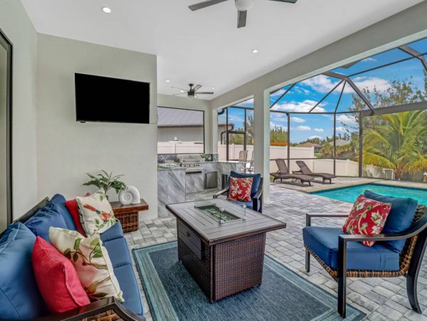 Luxury Four Bedroom Canal Front Vacation Home in Cape Coral