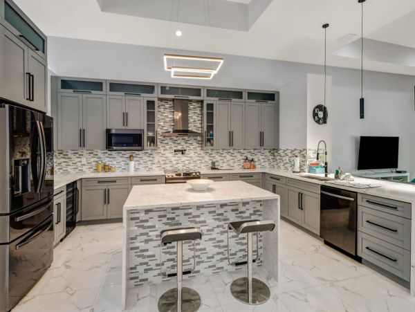 Luxury Four Bedroom Canal Front Vacation Home in Cape Coral