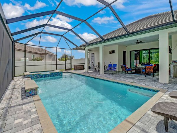 Luxury Four Bedroom Canal Front Vacation Home in Cape Coral