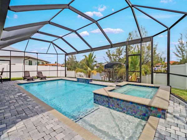 Luxury Four Bedroom Canal Front Vacation Home in Cape Coral