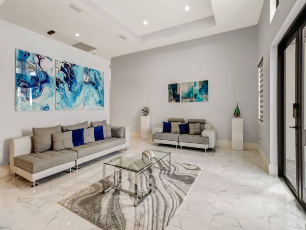 Luxury Four Bedroom Canal Front Vacation Home in Cape Coral