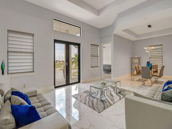 Luxury Four Bedroom Canal Front Vacation Home in Cape Coral
