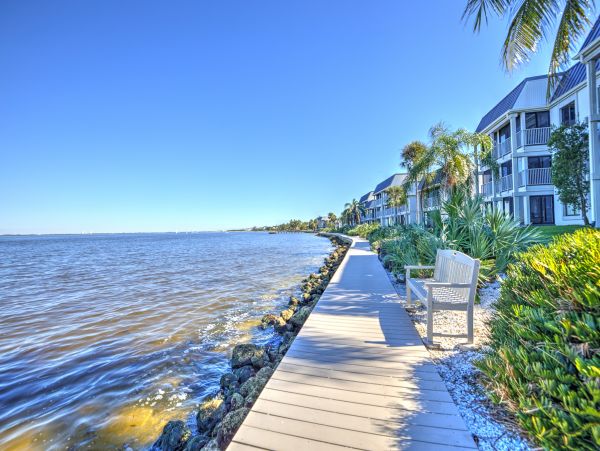 Bay Front Vacation Condo in Sanibel Sleeps 4