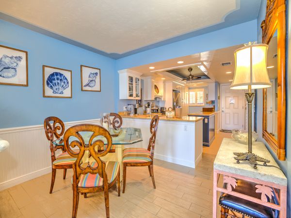 Bay Front Vacation Condo in Sanibel Sleeps 4