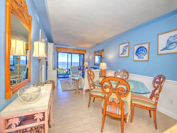 Bay Front Vacation Condo in Sanibel Sleeps 4