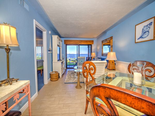 Bay Front Vacation Condo in Sanibel Sleeps 4