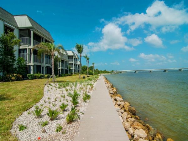 Bay Front Vacation Condo in Sanibel Sleeps 4