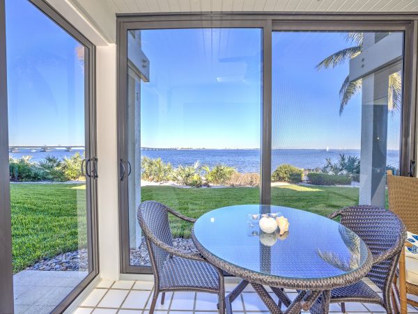 Bay Front Vacation Condo in Sanibel Sleeps 4