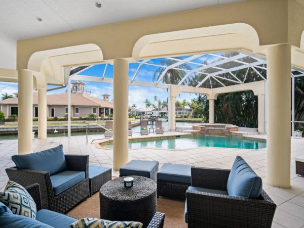 Marco Island Canal Front 4 Bedroom Family Home Caged Pool