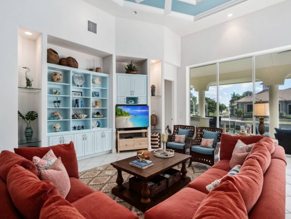Marco Island Canal Front 4 Bedroom Family Home Caged Pool