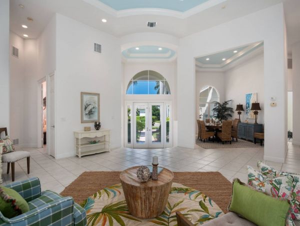 Marco Island Canal Front 4 Bedroom Family Home Caged Pool