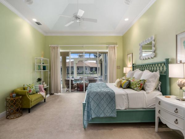 Marco Island Canal Front 4 Bedroom Family Home Caged Pool