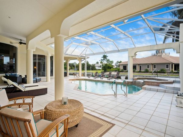 Marco Island Canal Front 4 Bedroom Family Home Caged Pool