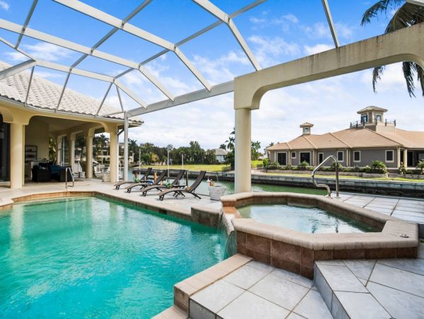 Marco Island Canal Front 4 Bedroom Family Home Caged Pool