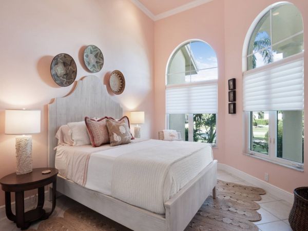 Marco Island Canal Front 4 Bedroom Family Home Caged Pool
