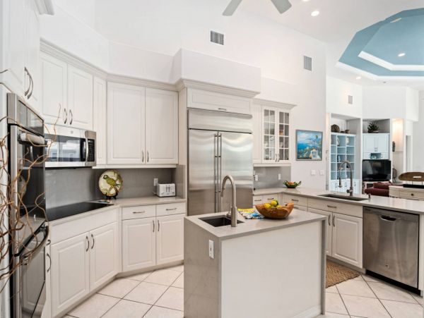 Marco Island Canal Front 4 Bedroom Family Home Caged Pool