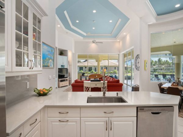 Marco Island Canal Front 4 Bedroom Family Home Caged Pool