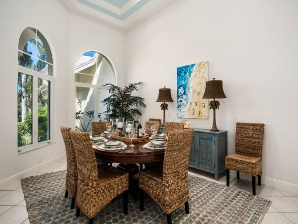 Marco Island Canal Front 4 Bedroom Family Home Caged Pool