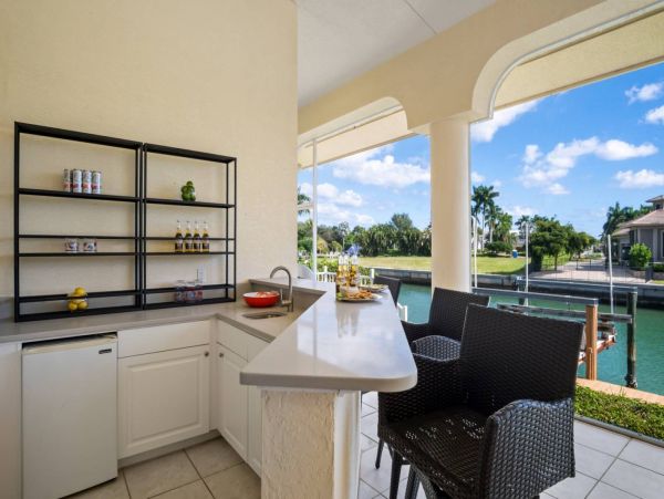 Marco Island Canal Front 4 Bedroom Family Home Caged Pool