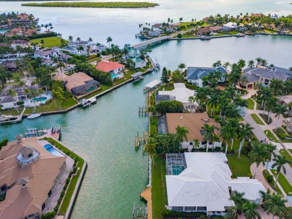Marco Island Canal Front 4 Bedroom Family Home Caged Pool