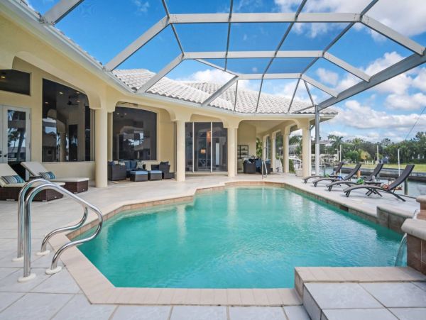 Marco Island Canal Front 4 Bedroom Family Home Caged Pool