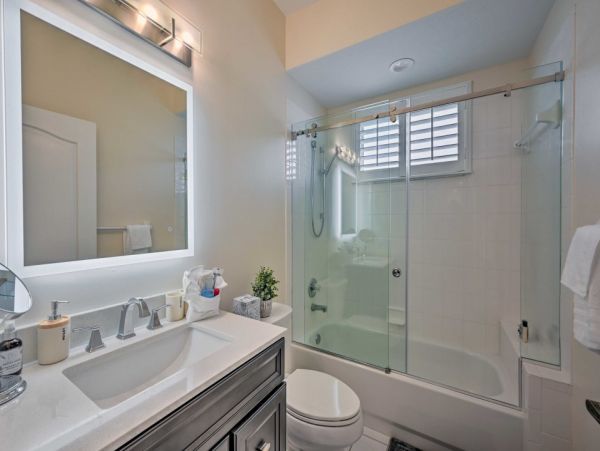 Golf Course View Three Bedroom Vacation Home in Naples
